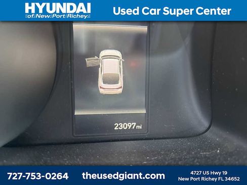 Used 2023 Hyundai Elantra SEL image 11