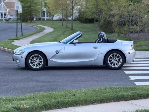 Used 2005 BMW Z4 2.5i RWD image 6