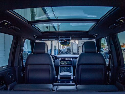 Used 2020 Land Rover Range Rover HSE image 33