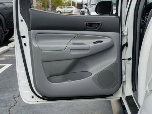 Used 2013 Toyota Tacoma PreRunner w/ SR5 Pkg image 39