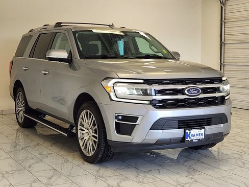 Used 2024 Ford Expedition Limited AWD/4WD image 3