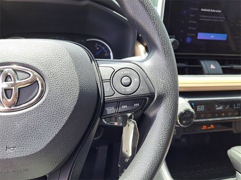 Used 2023 Toyota RAV4 LE image 17