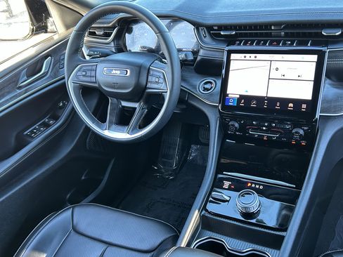 Certified 2024 Jeep Grand Cherokee L Limited w/ Luxury Tech Group II image 15