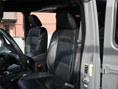 Used 2021 Jeep Wrangler Unlimited Sahara w/ Cold Weather Group image 18
