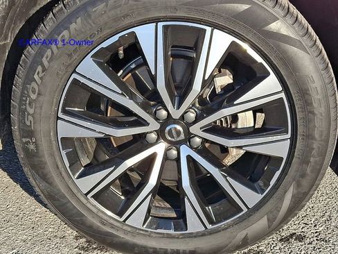 Certified 2023 Volvo XC60 B5 Plus w/ Climate Package image 10