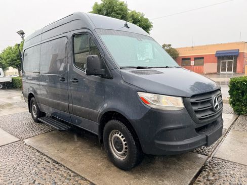 Used 2019 Mercedes-Benz Sprinter 144 image 3