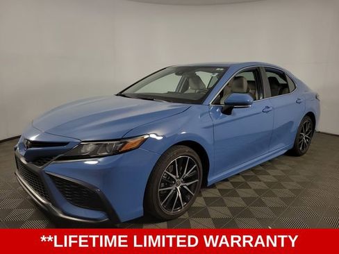 Used 2023 Toyota Camry SE image 3