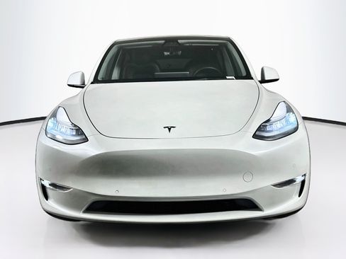 Used 2021 Tesla Model Y Long Range AWD/4WD image 2