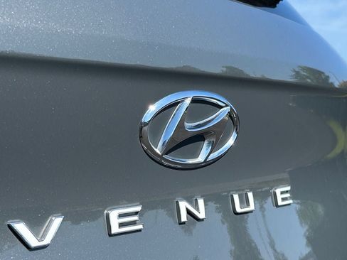 Certified 2025 Hyundai Venue SEL FWD image 34