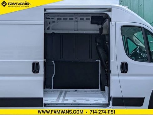 Used 2026 RAM ProMaster 2500 w/ Convenience Group FWD image 10
