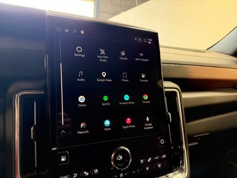 Used 2025 GMC Yukon Denali AWD/4WD image 16