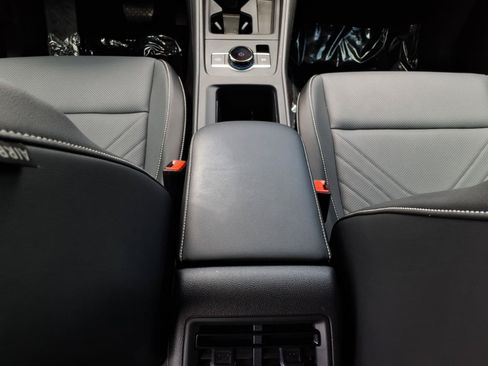 Certified 2025 Volkswagen Tiguan SE FWD image 25