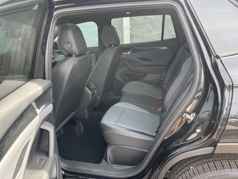 Used 2026 Volkswagen Tiguan SE R-Line FWD image 23