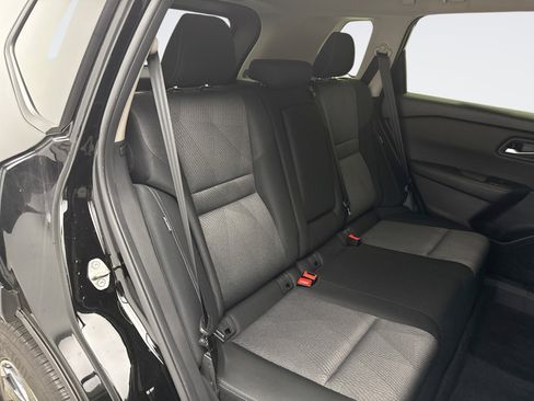 Used 2024 Nissan Rogue SV image 17