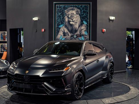 Used 2023 Lamborghini Urus Performante AWD/4WD image 1