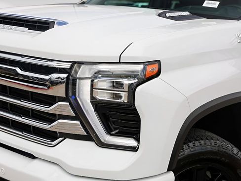 Certified 2024 Chevrolet Silverado 3500 High Country w/ High Country Premium Package image 3