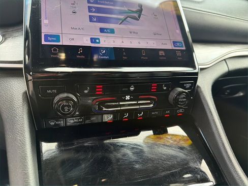 Used 2022 Jeep Grand Cherokee L Limited image 30