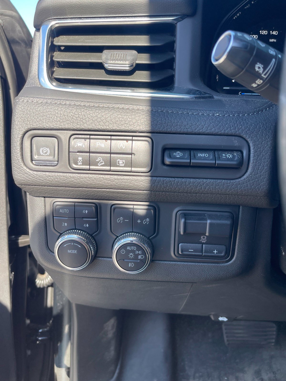 Used 2024 GMC Yukon Denali AWD/4WD image 13