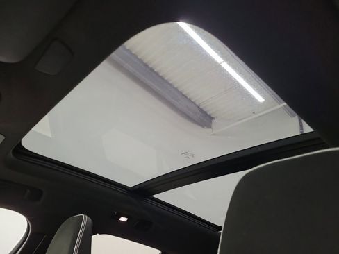 Certified 2025 Volvo XC40 B5 Plus image 19