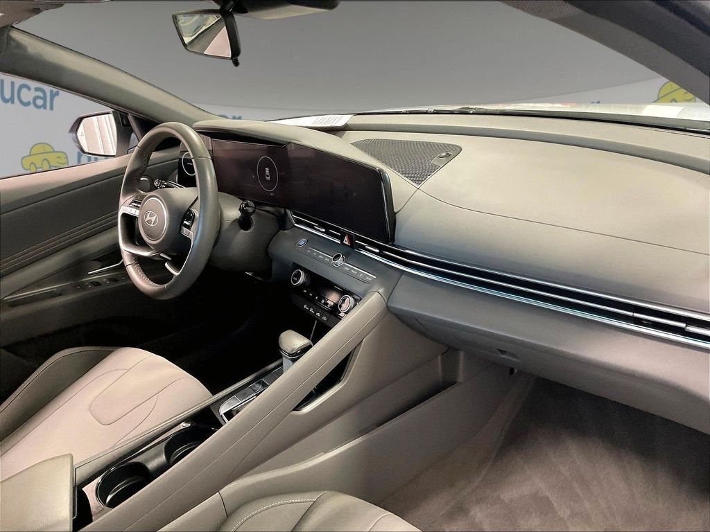 Used 2025 Hyundai Elantra SEL FWD image 8