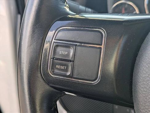 Used 2017 Jeep Wrangler Unlimited Sahara AWD/4WD image 11
