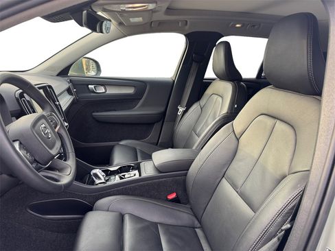 Certified 2025 Volvo XC40 B5 Plus image 6