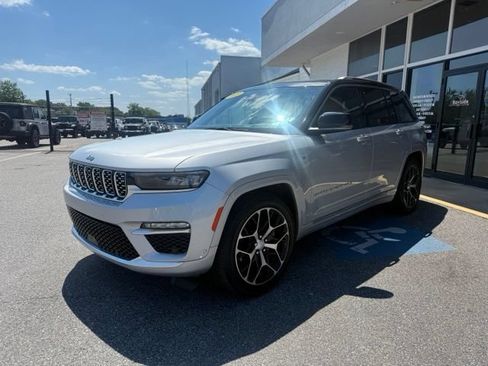 Used 2023 Jeep Grand Cherokee Summit AWD/4WD image 7