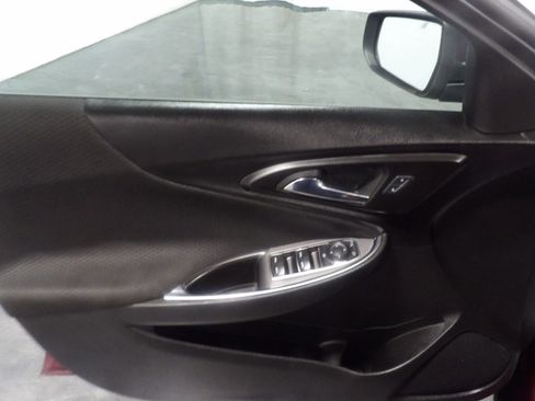 Used 2016 Chevrolet Malibu LT FWD image 12