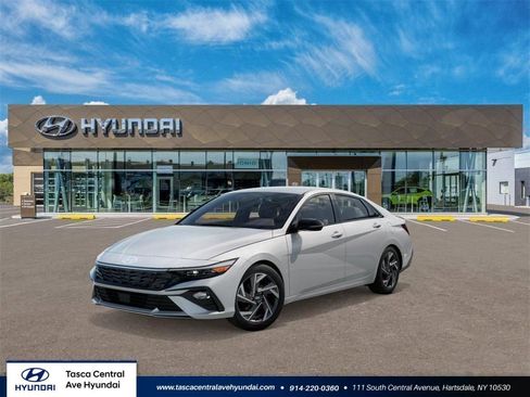 Used 2025 Hyundai Elantra Sport FWD image 1