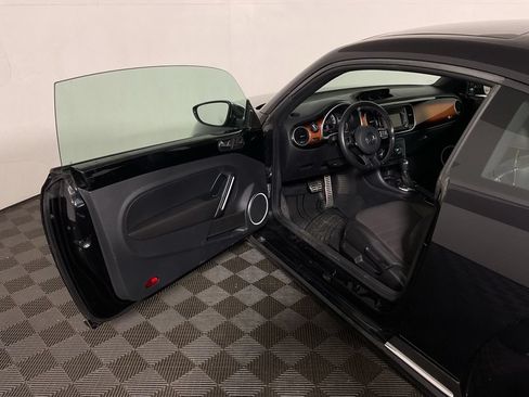 Used 2013 Volkswagen Beetle Turbo FWD image 17