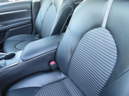 Certified 2021 Toyota Camry SE image 17