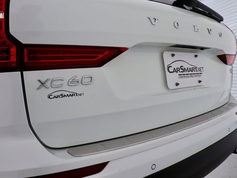Used 2018 Volvo XC60 T6 Momentum w/ Vision Package image 19