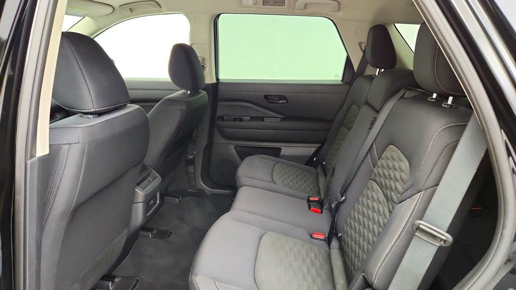 Used 2024 Nissan Pathfinder S AWD/4WD image 19