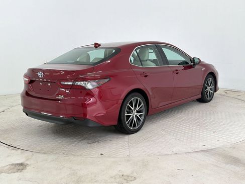 Used 2021 Toyota Camry XLE FWD image 9