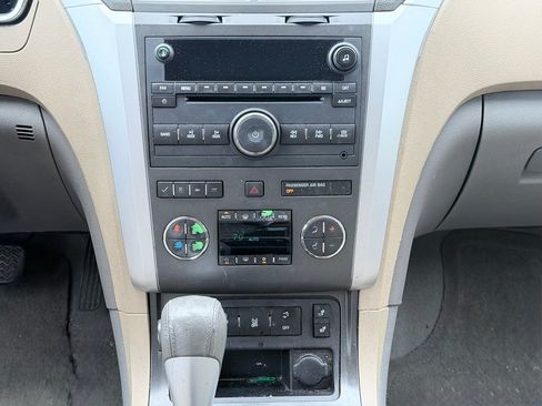 Used 2012 Chevrolet Traverse LT FWD image 16
