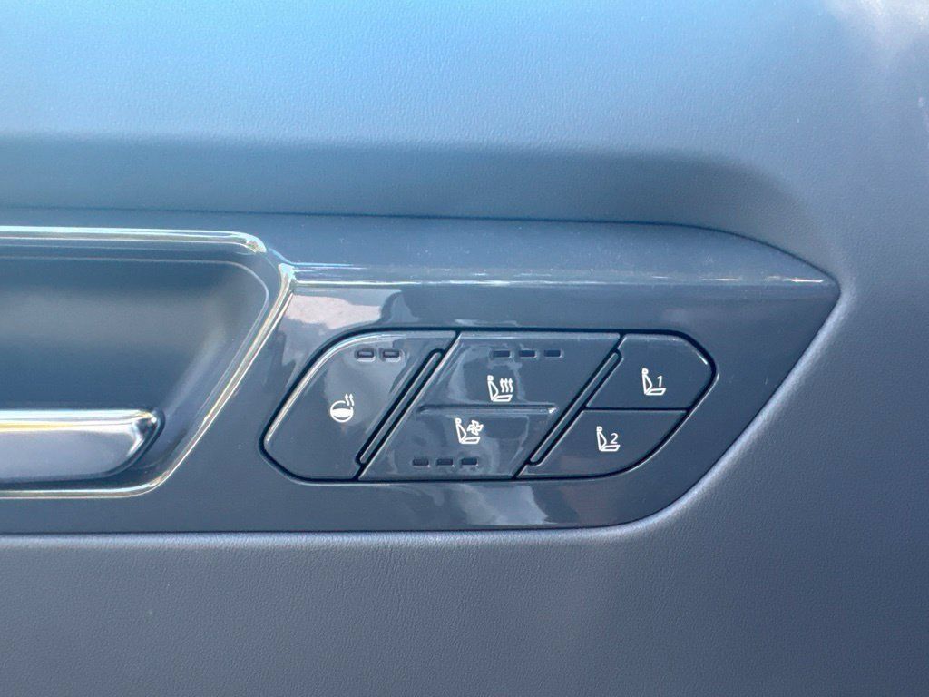 Used 2024 Kia EV9 Land AWD/4WD image 8