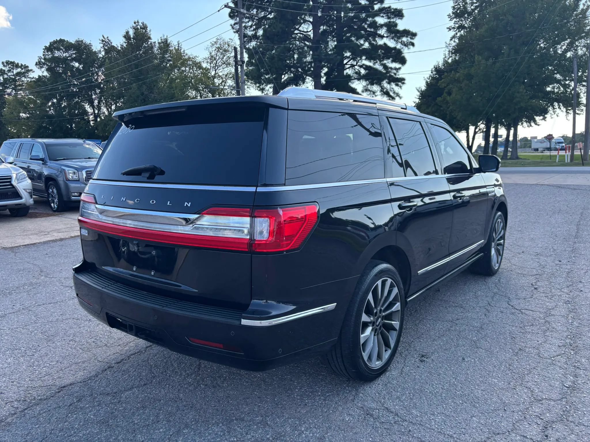 Used 2020 Lincoln Navigator Reserve AWD/4WD image 5