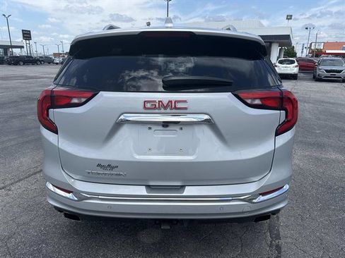 Used 2020 GMC Terrain Denali w/ Denali Premium Package FWD image 5