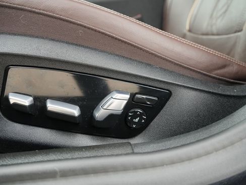 Used 2021 BMW 530e xDrive w/ Executive Package image 29