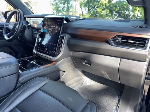 Used 2025 GMC Yukon Denali image 19