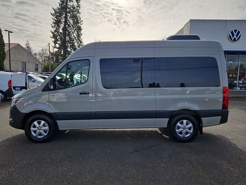 Used 2023 Mercedes-Benz Sprinter 2500 image 2