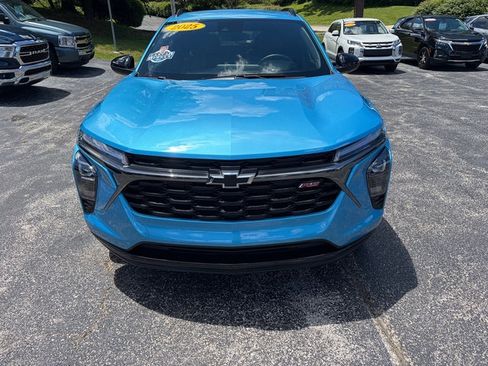 Used 2025 Chevrolet Trax RS w/ Driver Confidence Package FWD image 3