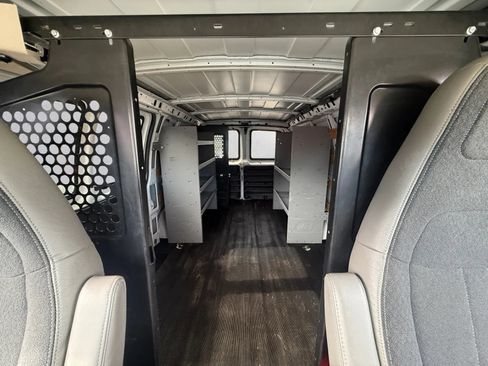 Used 2018 Chevrolet Express 2500 w/ Driver Convenience Package RWD image 21