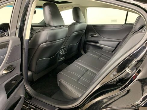 Used 2025 Lexus ES 300h w/ Luxury Package image 35