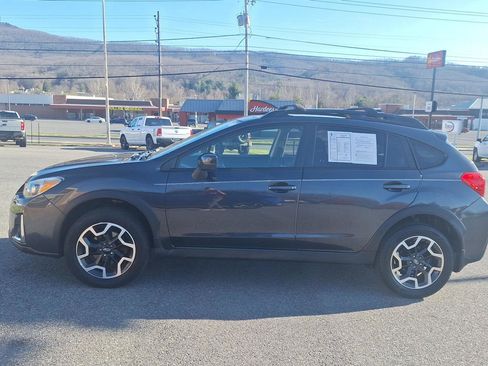 Used 2017 Subaru Crosstrek 2.0i Premium w/ Moonroof Package image 6