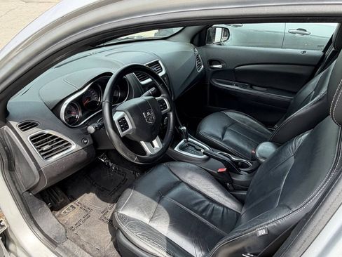 Used 2011 Dodge Avenger Lux FWD image 10