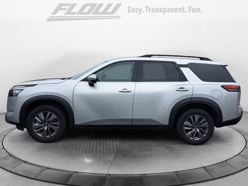 Used 2025 Nissan Pathfinder SV FWD image 5
