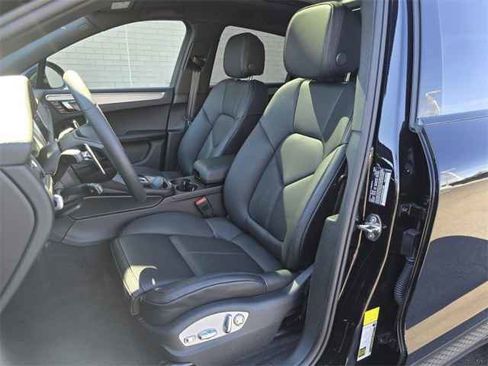 New 2025 Porsche Macan image 5