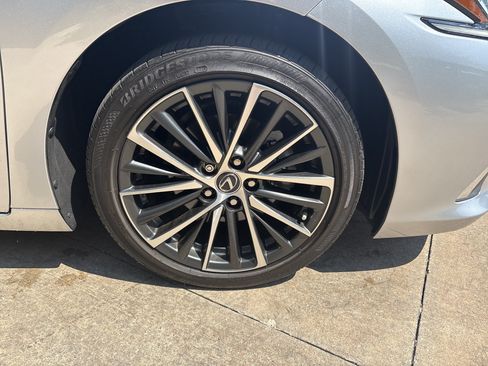 Used 2025 Lexus ES 350 w/ Premium Package FWD image 13