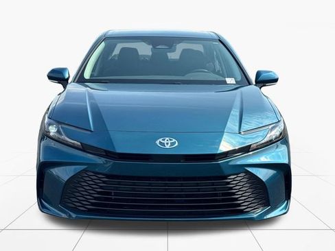 Used 2025 Toyota Camry LE w/ Convenience Package FWD image 9